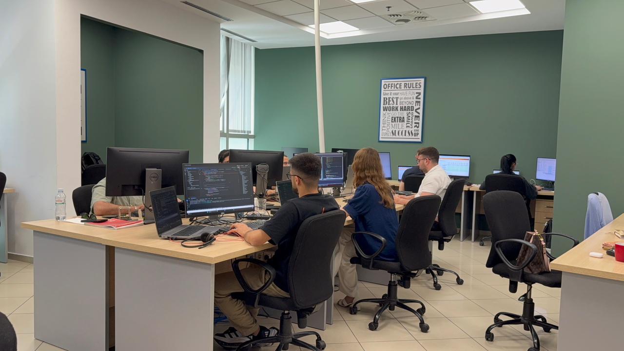 From Classroom Learning to Professional Practice: The VR DigiVET Student Traineeship